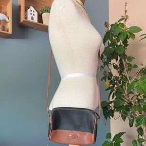 🍄2/$10 Small Vintage Esprit shoulder bag